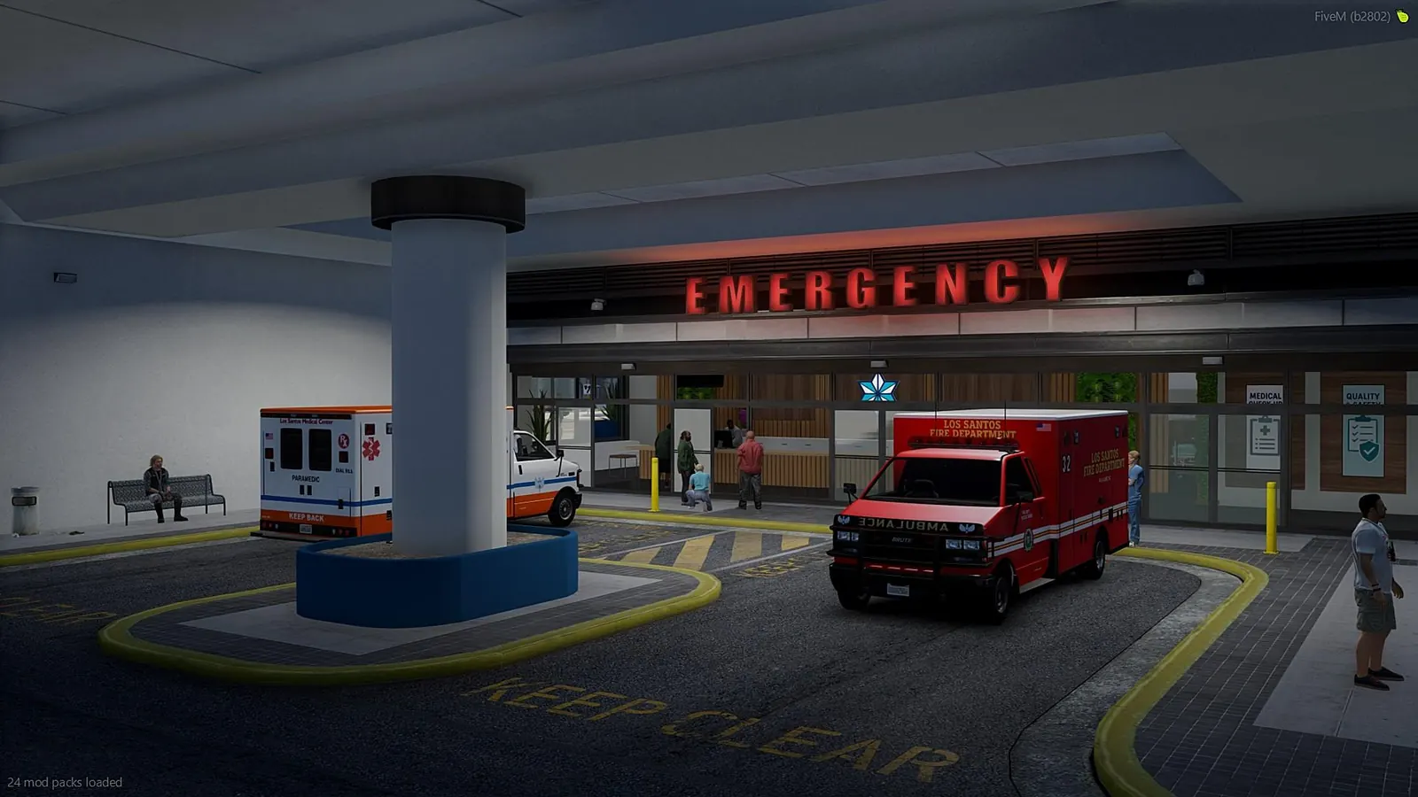 Ambulans parkir di depan pintu IGD Pillbox Medical pada malam hari